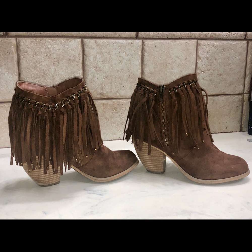 Fringe detailed brown suede ankle boot